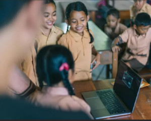 Pemerintah Sediakan Ribuan Laptop Dukung Kegiatan Belajar Mengajar Sekolah Rakyat