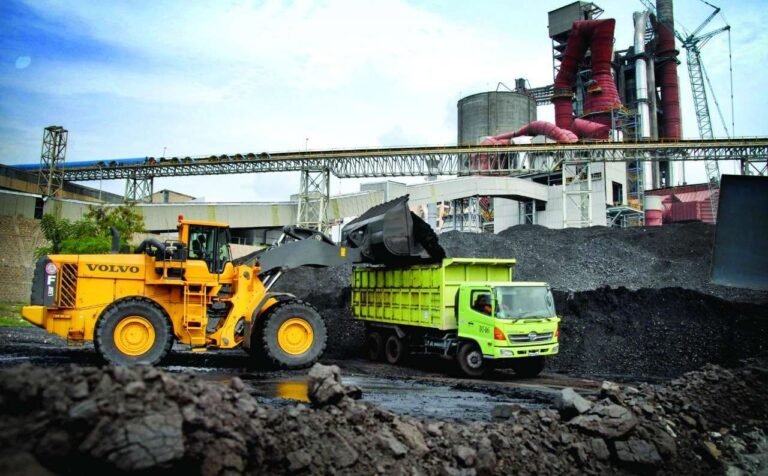 Hilirisasi Jawaban atas Tekanan Harga Komoditas