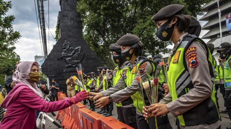 Soliditas TNI-Polri Kokohkan Demokrasi, Demo Damai Jadi Cermin Kedewasaan
