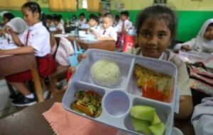 Tahun Pertama Pragib: Program Makan Bergizi Gratis Tingkatkan Gizi Anak dan Stimulasi Ekonomi Desa