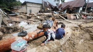 Presiden Prabowo Tegaskan Indonesia Mampu Tangani Bencana Sumatra, Tolak Bantuan Asing