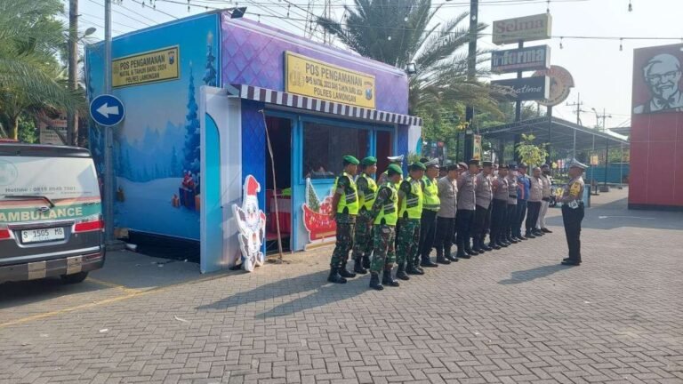 Pemerintah Pastikan Pos Pengamanan dan Pelayanan Siap Layani Warga Selama Libur Tahun Baru
 