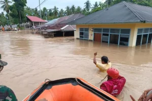 Pemerintah Kerahkan Kekuatan Nasional Percepat Tanggap Darurat Banjir Sumatera
 