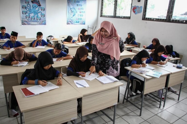 Sekolah Rakyat sebagai Strategi Melawan Kemiskinan Struktural