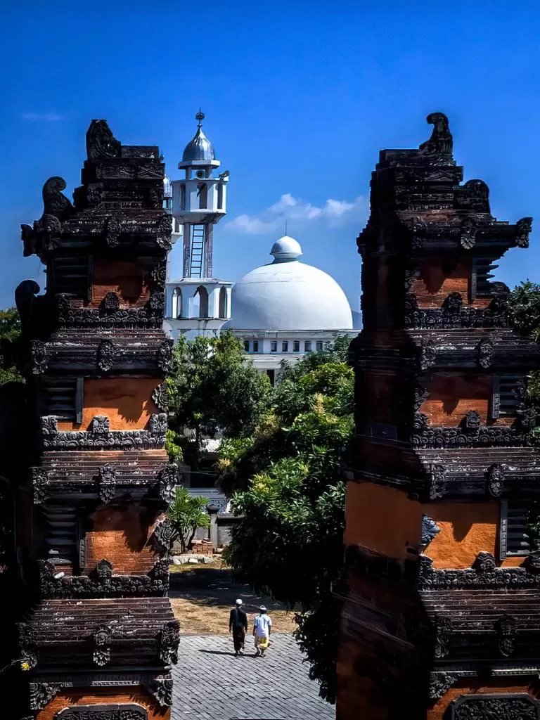 Saat Takbiran dan Nyepi Beriringan, Toleransi Menjadi Nyata