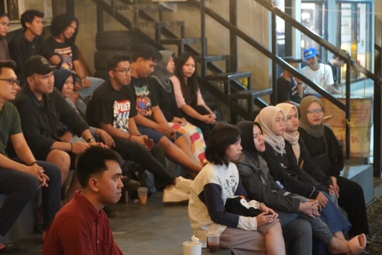 Kesadaran Lingkungan Meningkat, Gen Z Timika Padati Nobar Dokumenter “Menolak Punah”
