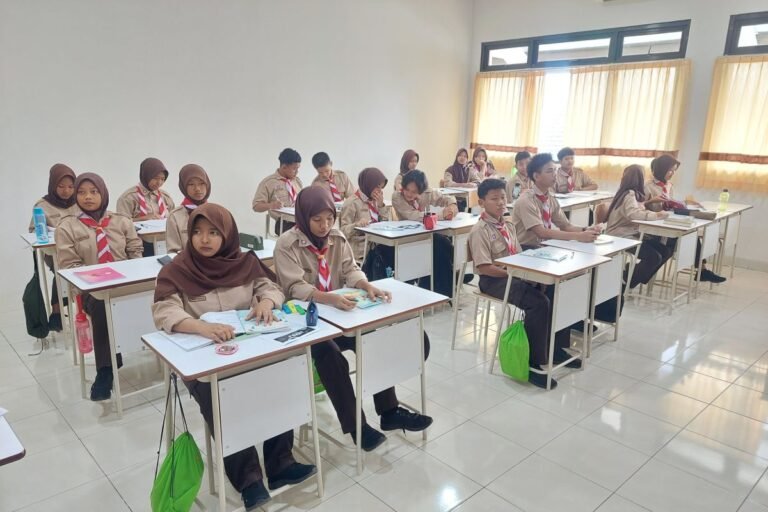 Dari Modul Digital ke Kelas Pintar, Sekolah Rakyat Perkuat Masa Depan
 
 