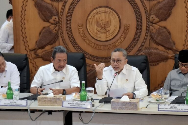 Menko Pangan Tegaskan: Pemerintah Perkuat Dukungan Terhadap Petani dan Nelayan