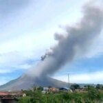 Pemerintah Bergerak Tangani Erupsi Anak Krakatau