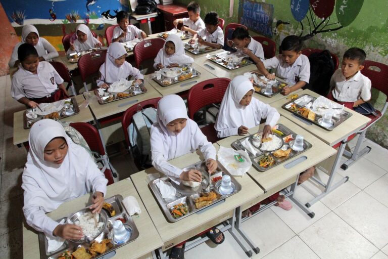 Survei Mencatat Persepsi Positif Atas MBG, Manfaat Program Dirasakan Masyarakat