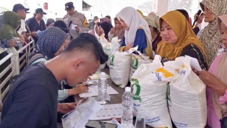 Bansos Beras Menjadi Penopang Ketahanan Pangan Keluarga Rentan