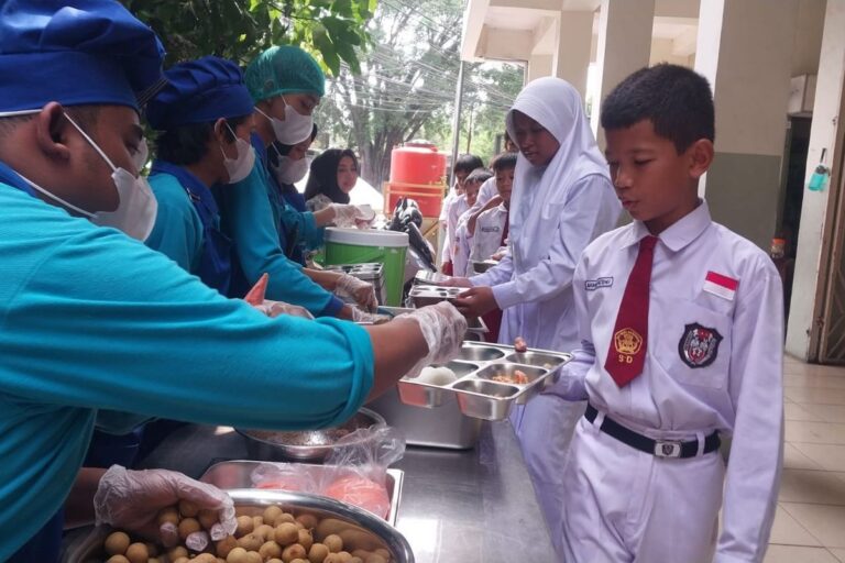 MBG Prasmanan Lebih Hangat, Pengetatan SOP Membuat Orang Tua Lebih Tenang